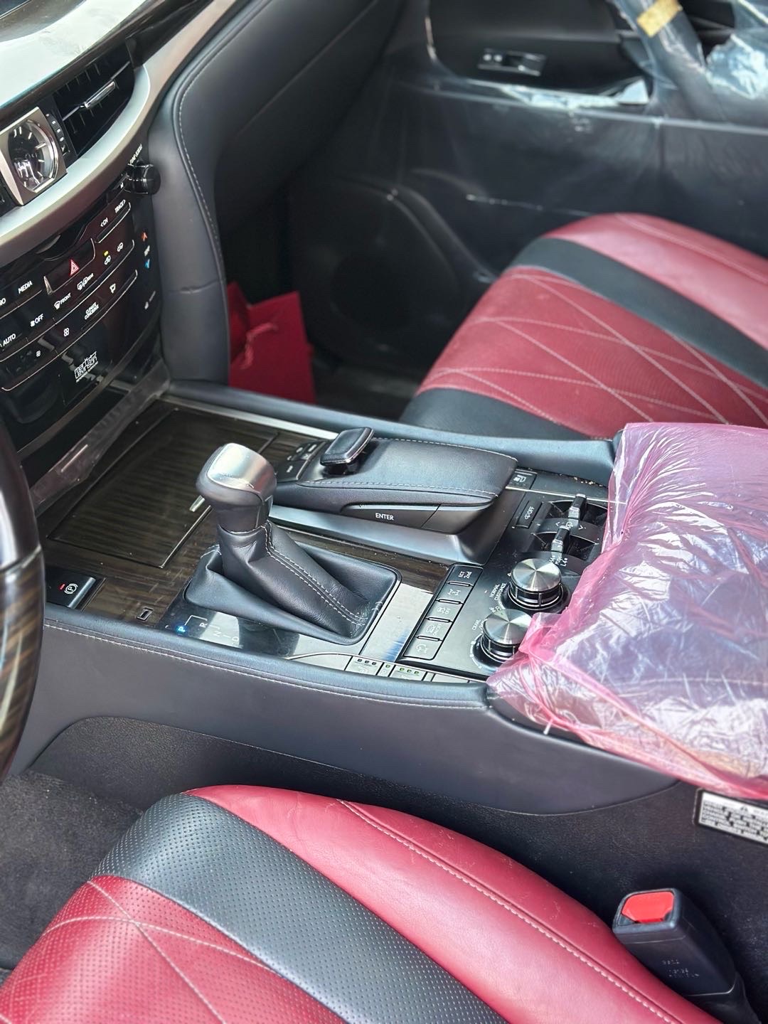 2019 Lexus LX 570 thumbnail 11