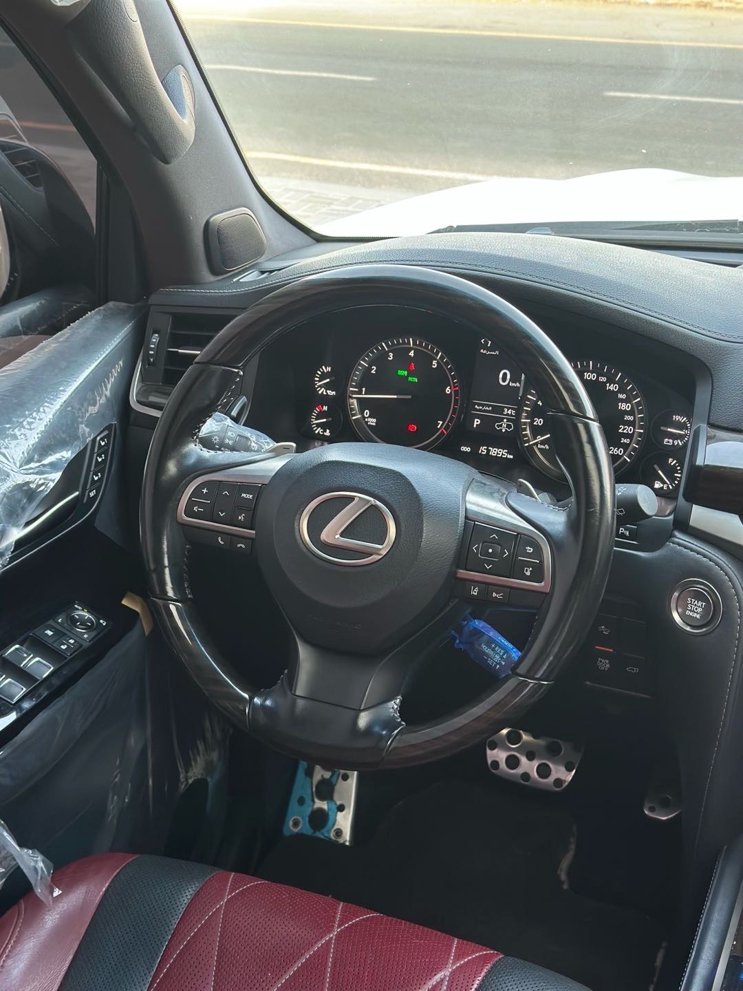 2019 Lexus LX 570 thumbnail 15