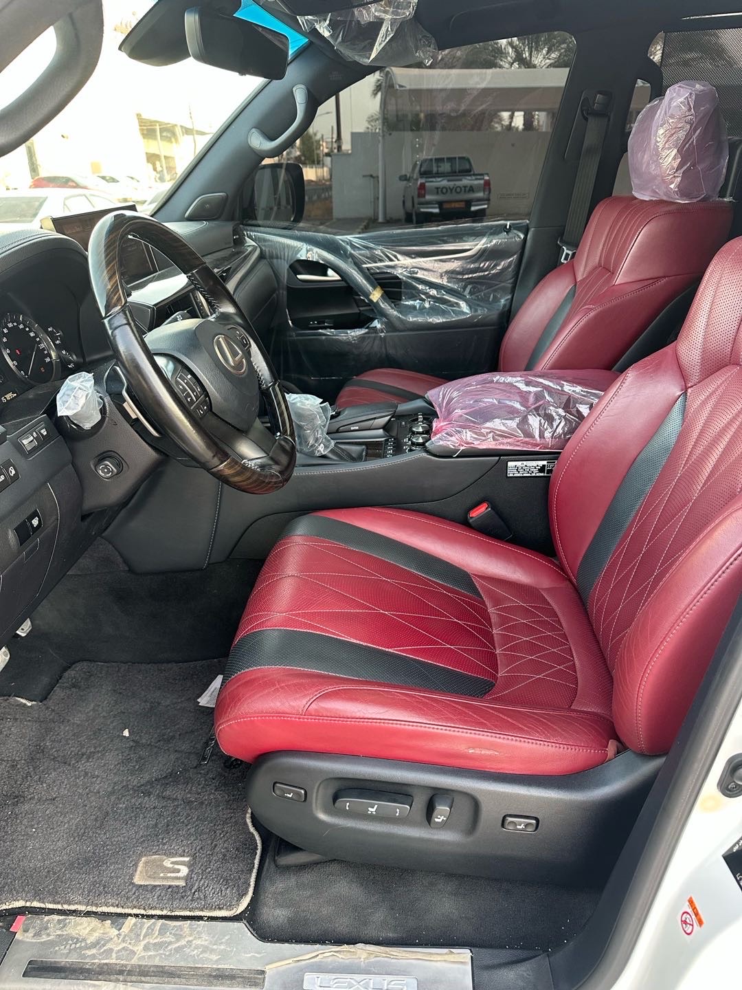 2019 Lexus LX 570 thumbnail 17