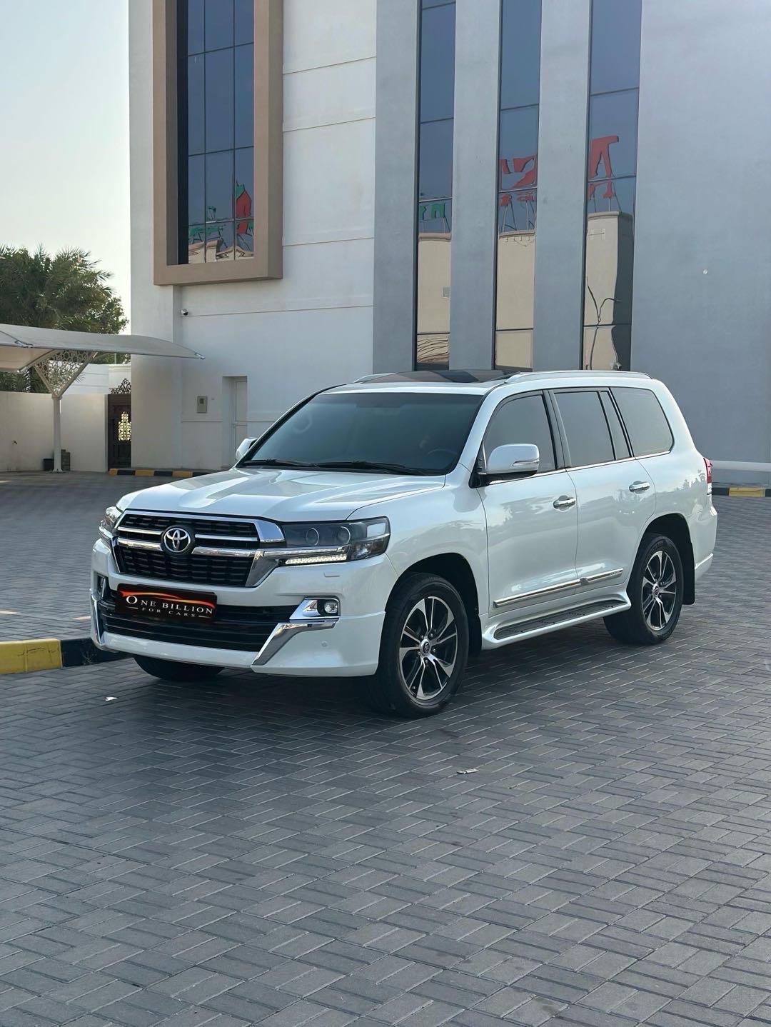 2021 Toyota Land Cruiser GXR thumbnail 2