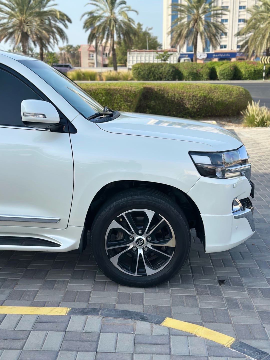 2021 Toyota Land Cruiser GXR thumbnail 14