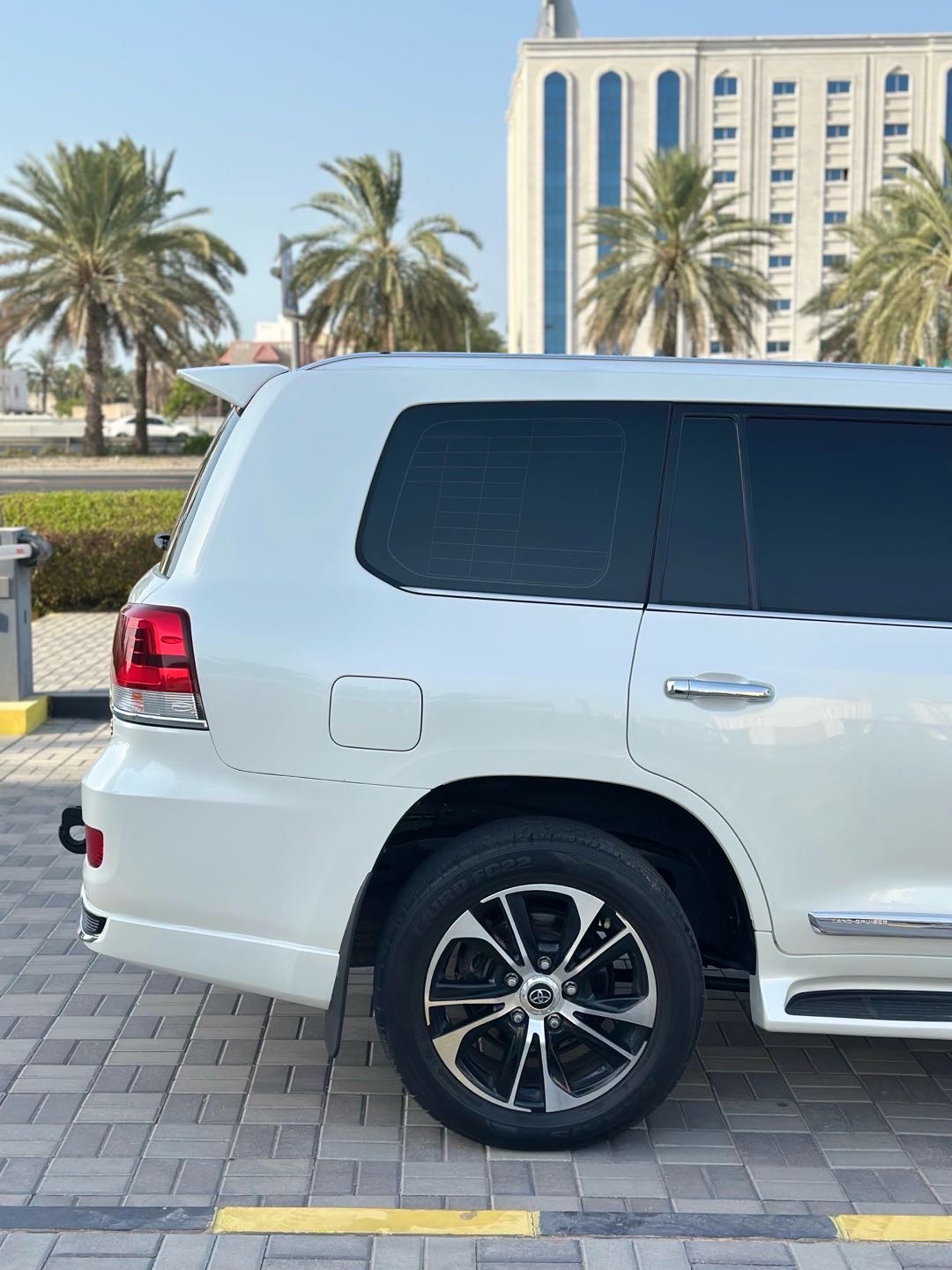 2021 Toyota Land Cruiser GXR thumbnail 15