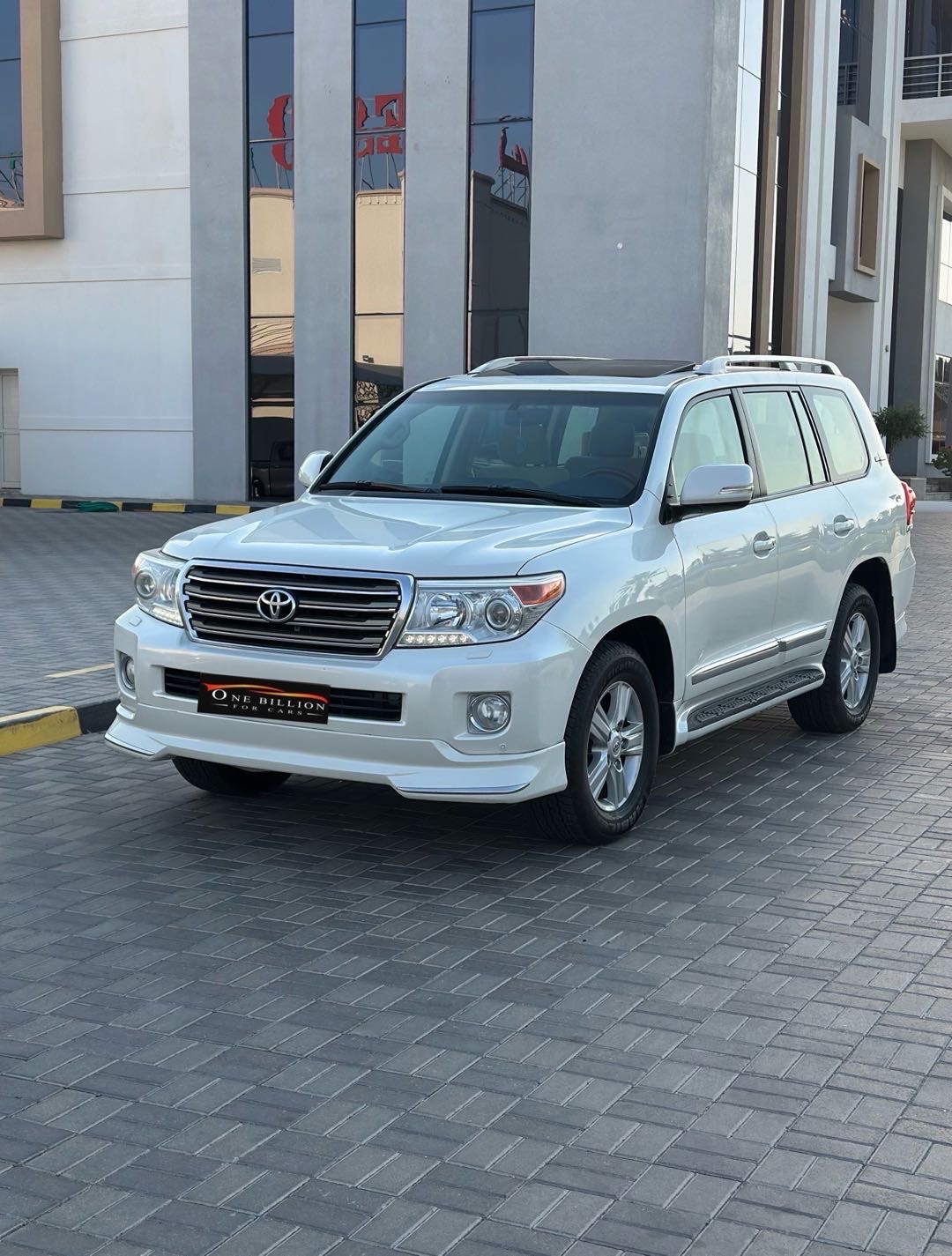 2015 Toyota Land Cruiser GXR thumbnail 3