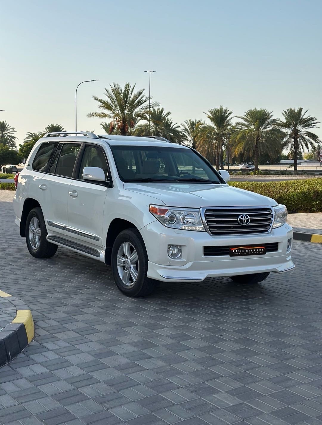 2015 Toyota Land Cruiser GXR thumbnail 4