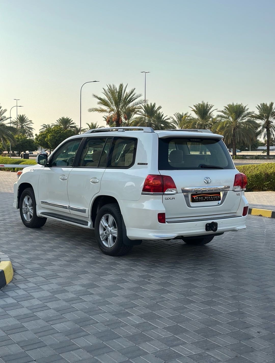 2015 Toyota Land Cruiser GXR thumbnail 6