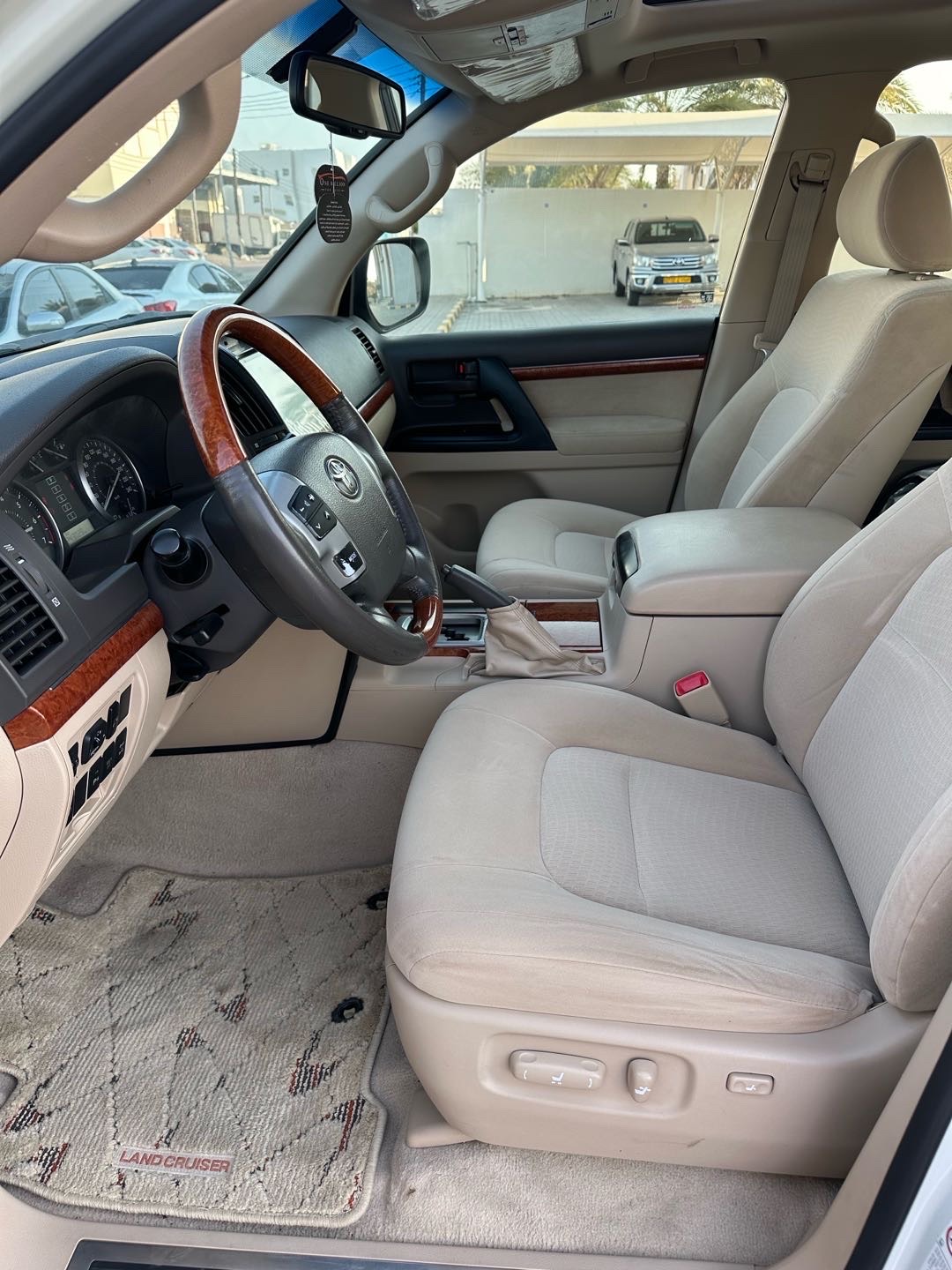2015 Toyota Land Cruiser GXR thumbnail 12