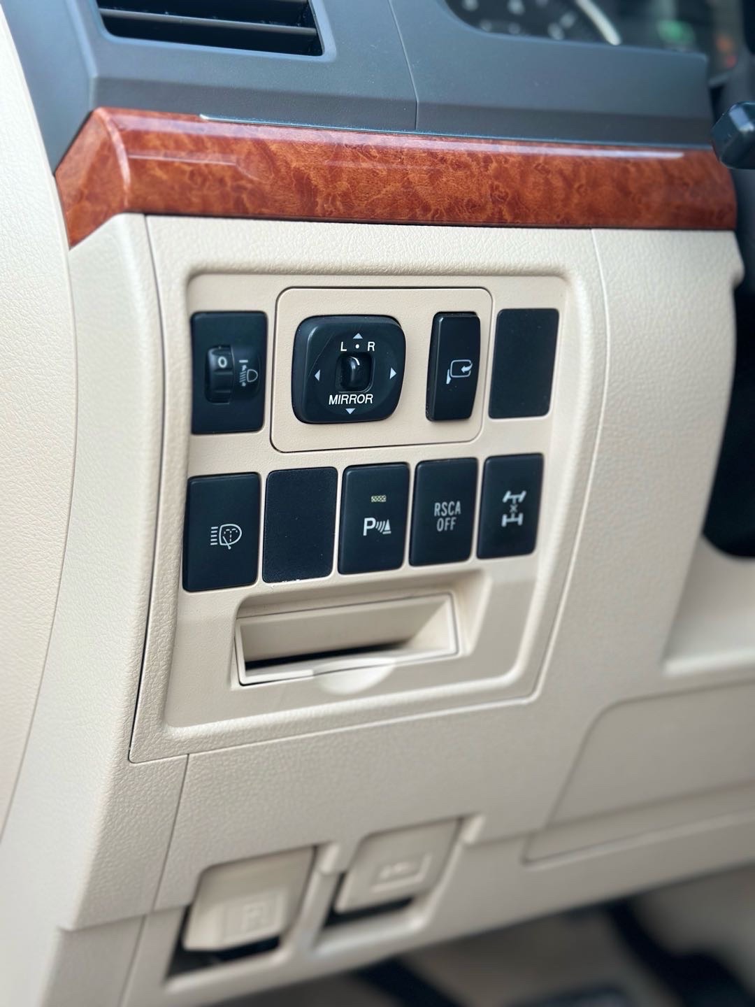 2015 Toyota Land Cruiser GXR thumbnail 16