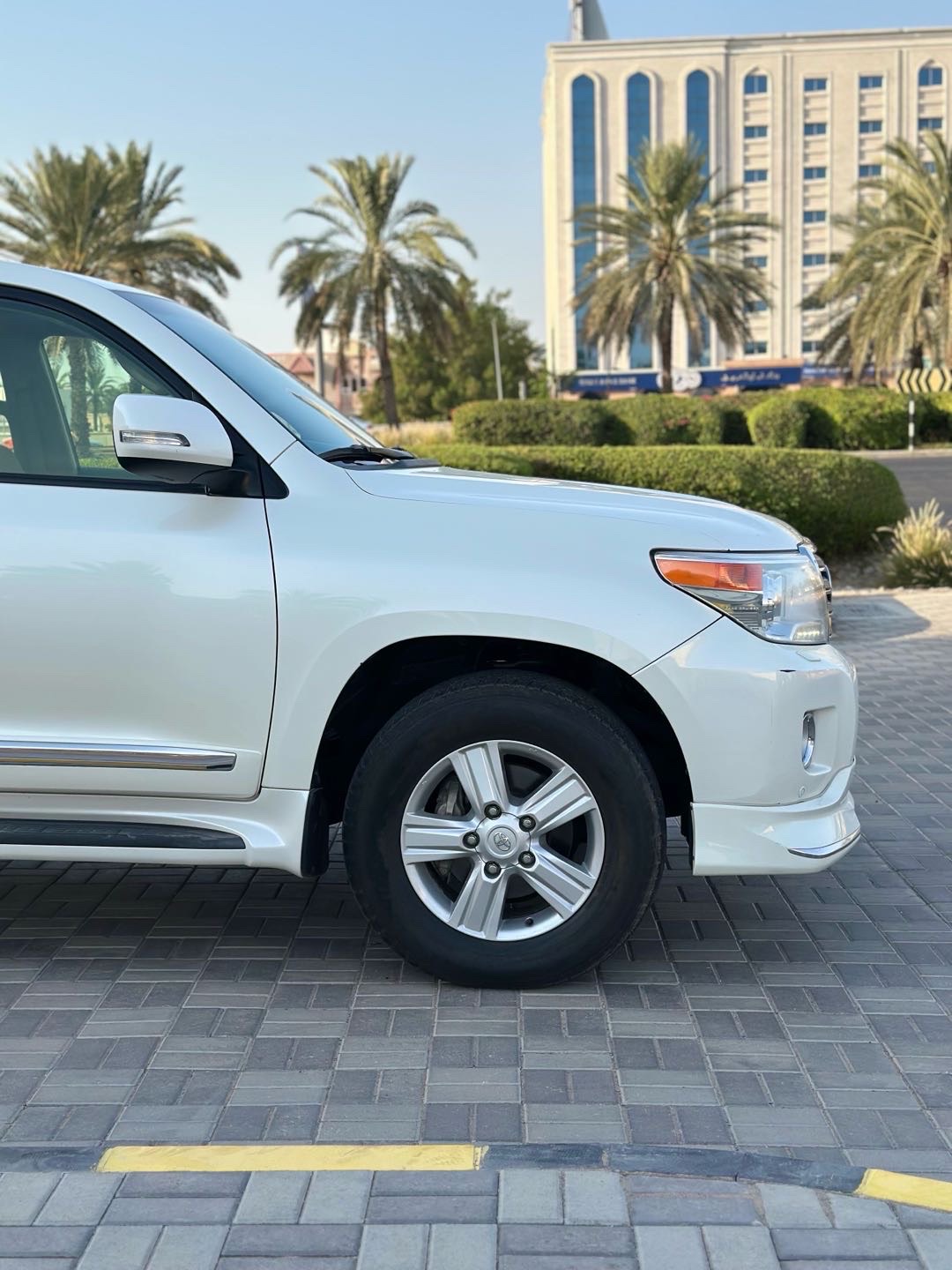 2015 Toyota Land Cruiser GXR thumbnail 17