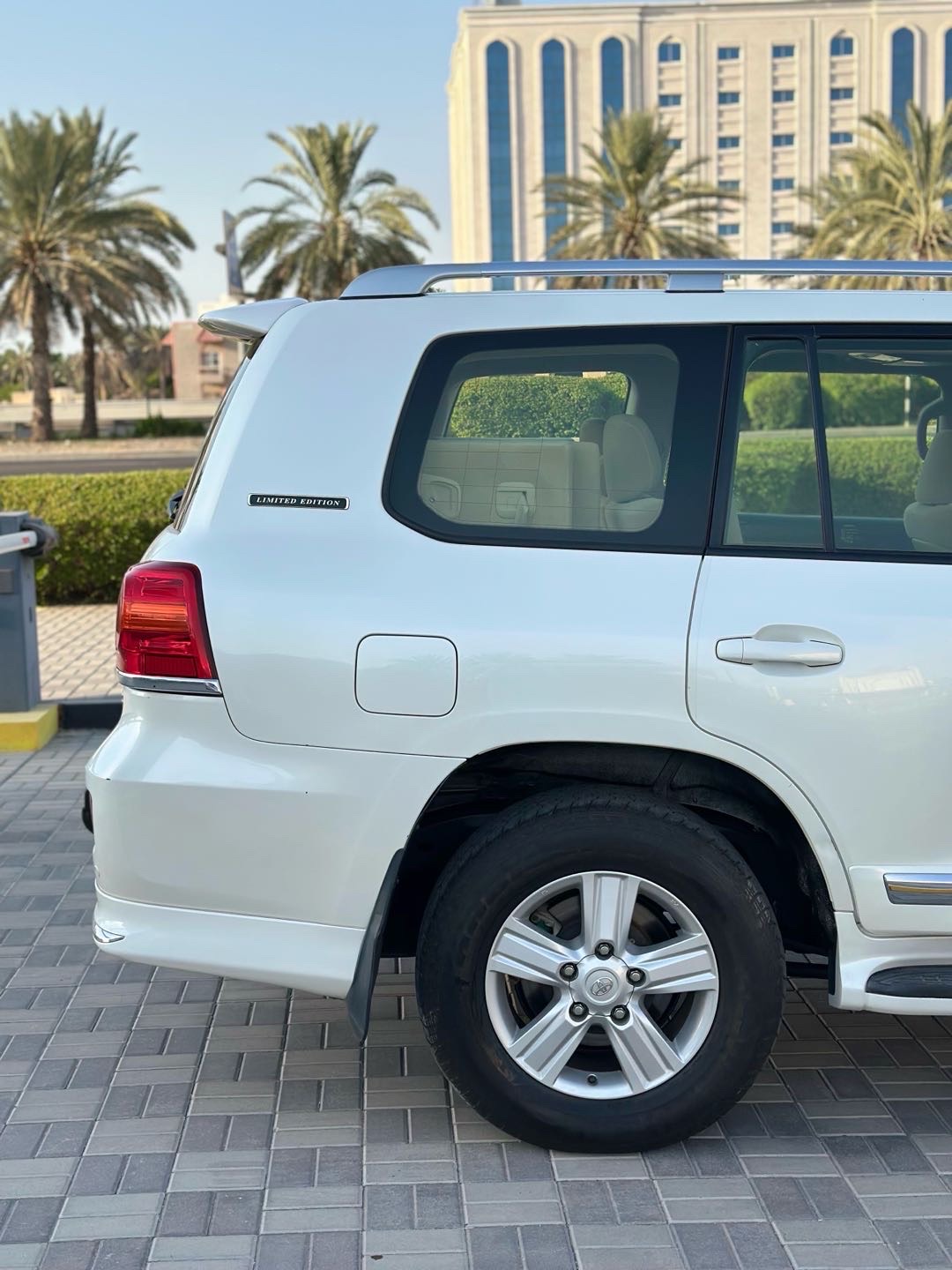 2015 Toyota Land Cruiser GXR thumbnail 18