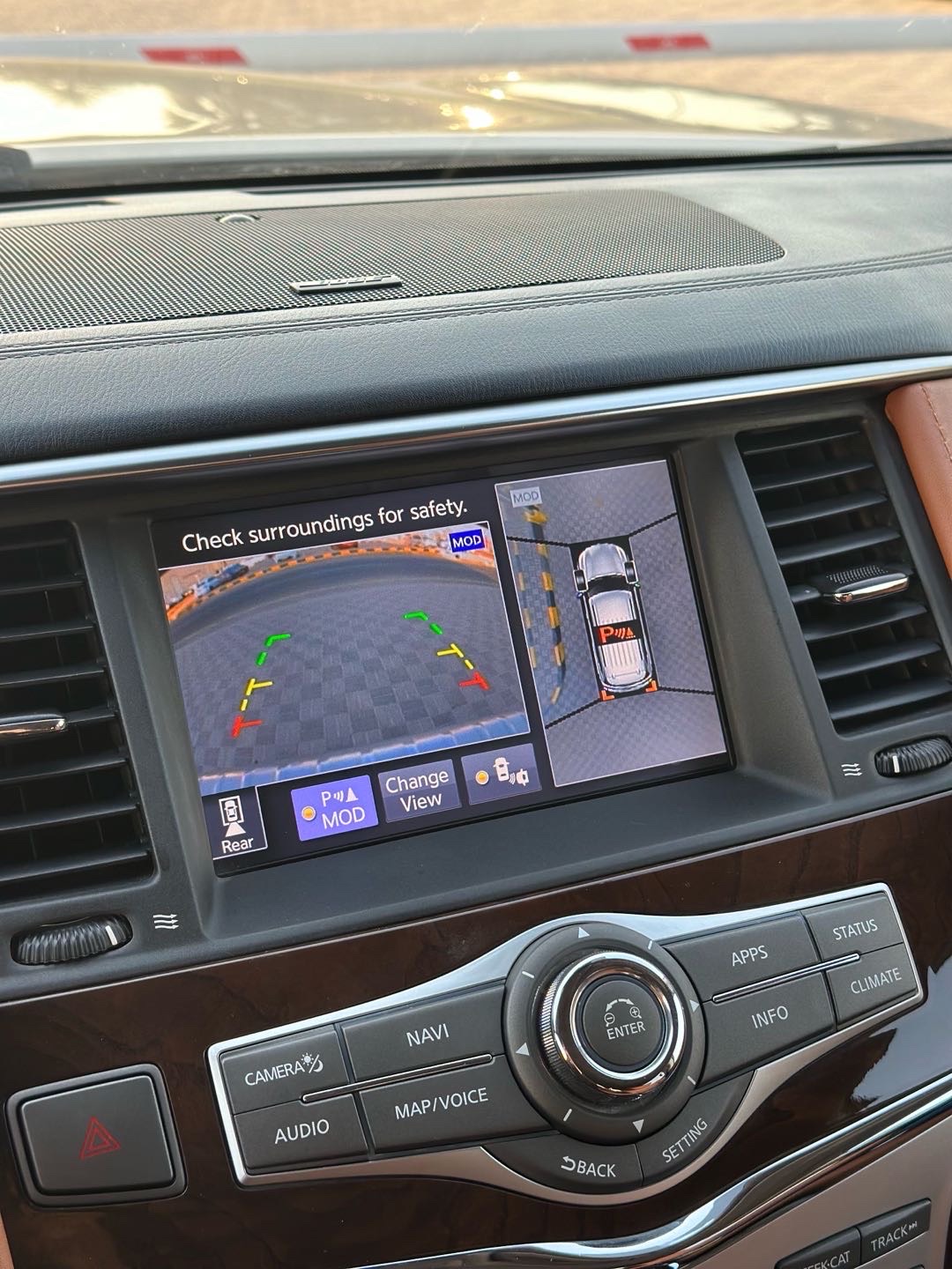 2019 Infiniti QX80 Luxe thumbnail 9