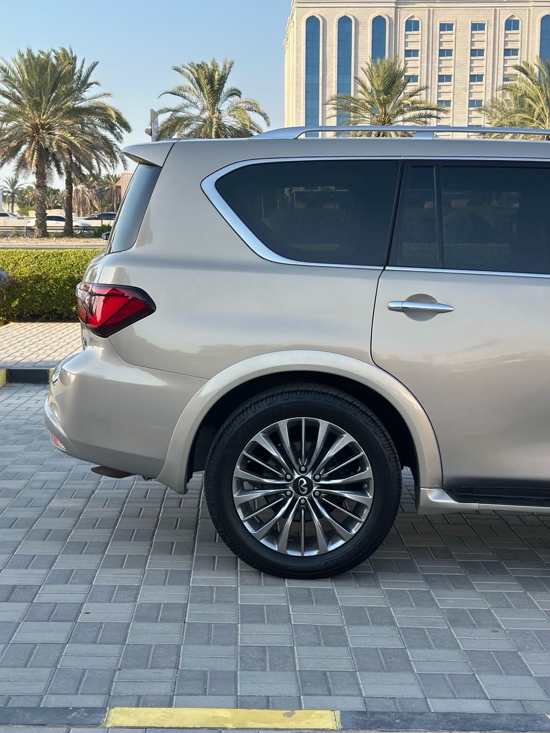 2019 Infiniti QX80 Luxe thumbnail 20