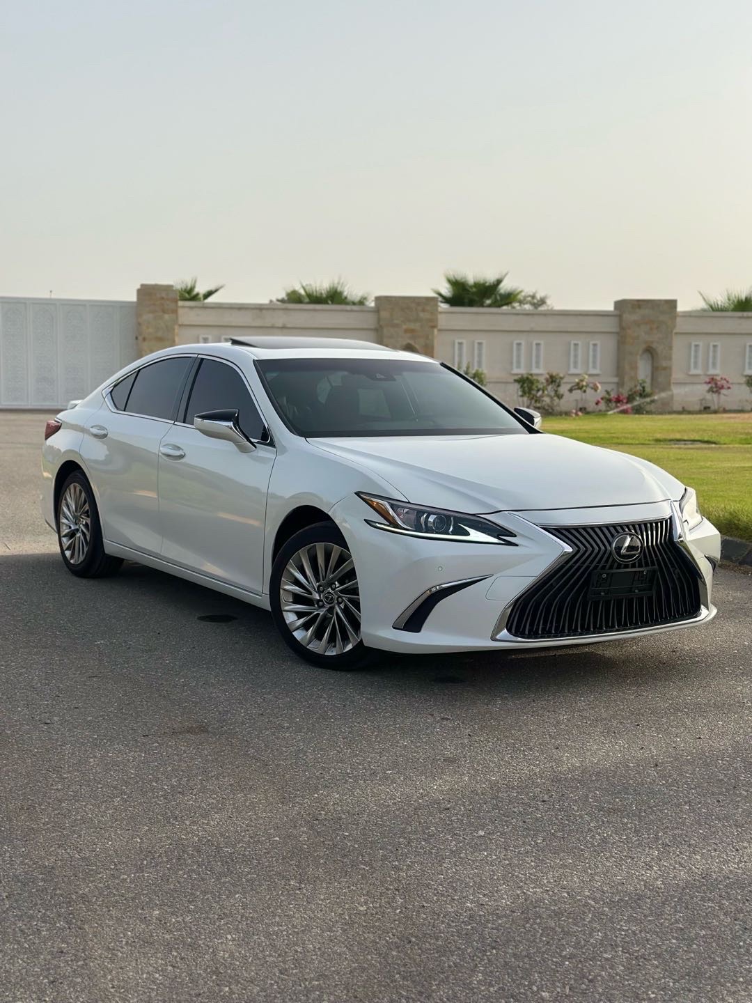 2020 Lexus ES 350 thumbnail 2