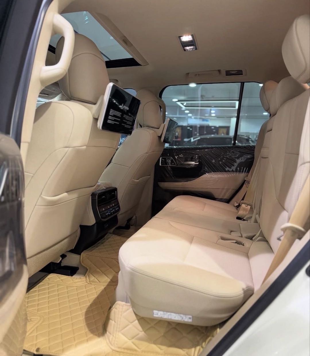 2023 Toyota Land Cruiser VX thumbnail 13