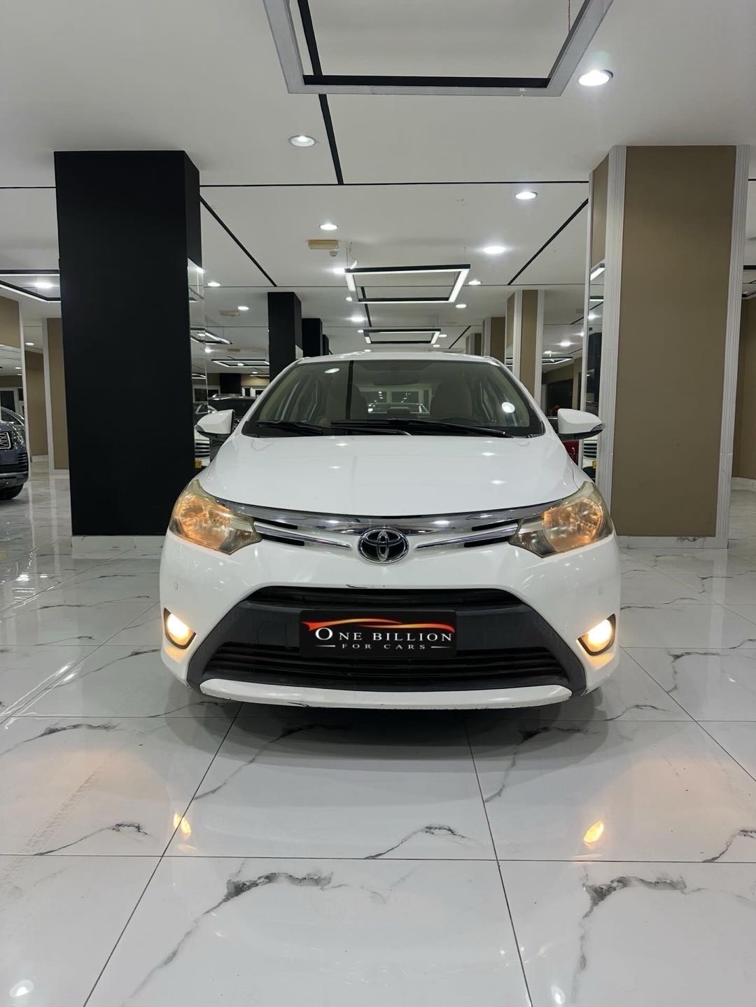 2016 Toyota Yaris LE thumbnail 2