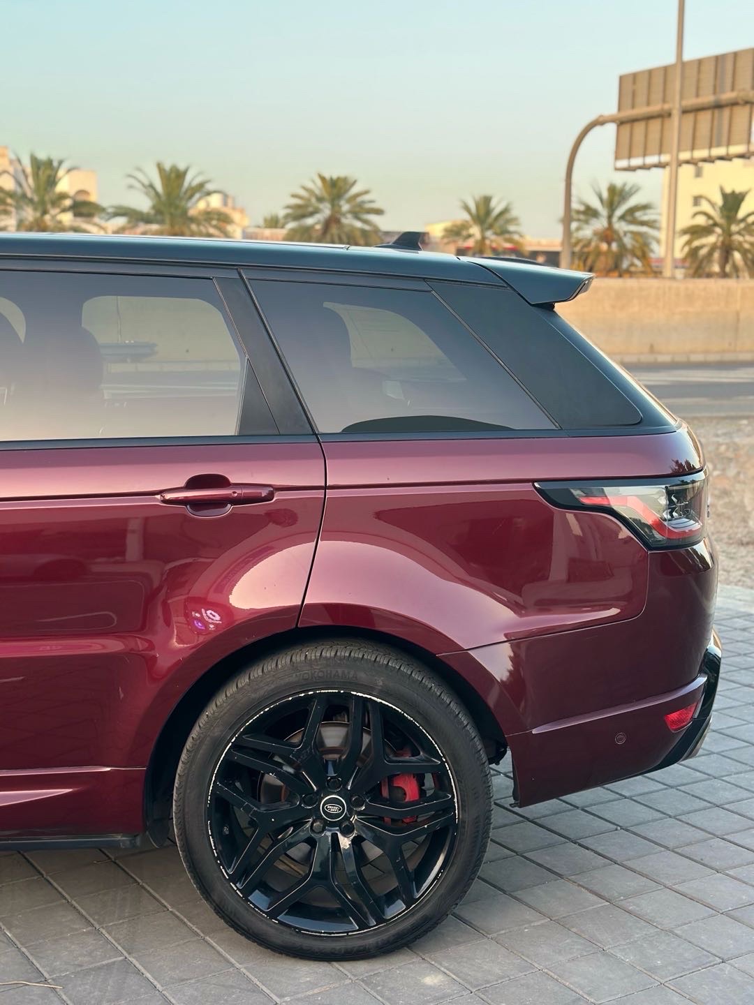 2016 Land Rover Range Rover Sport SVR thumbnail 9