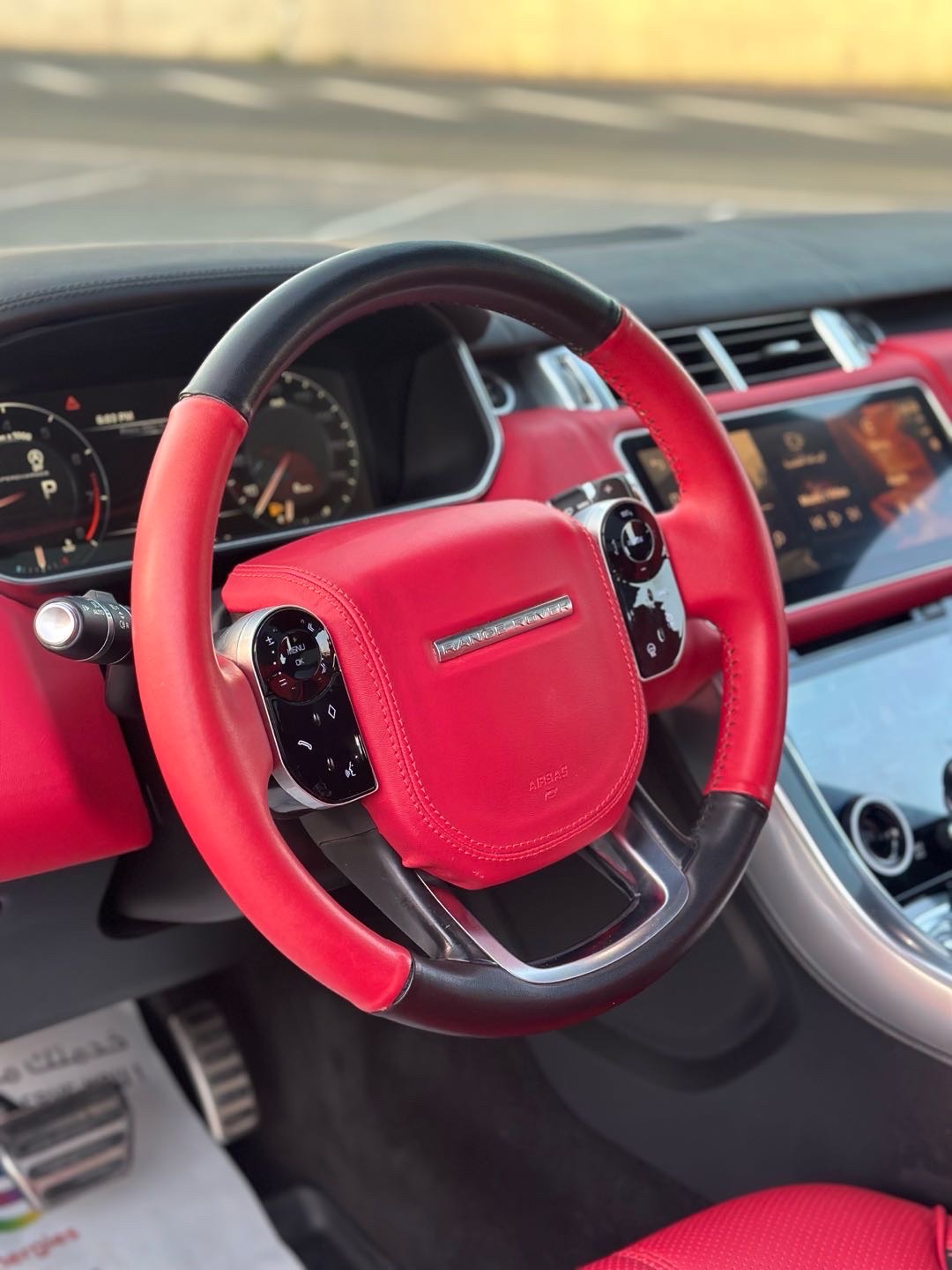 2016 Land Rover Range Rover Sport SVR thumbnail 15