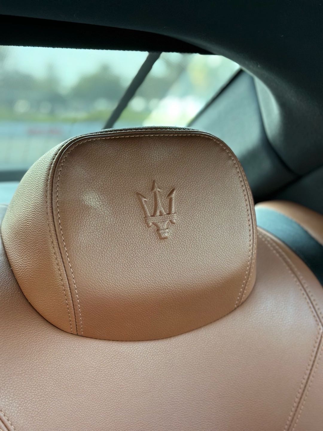 2018 Maserati Ghibli Base thumbnail 4