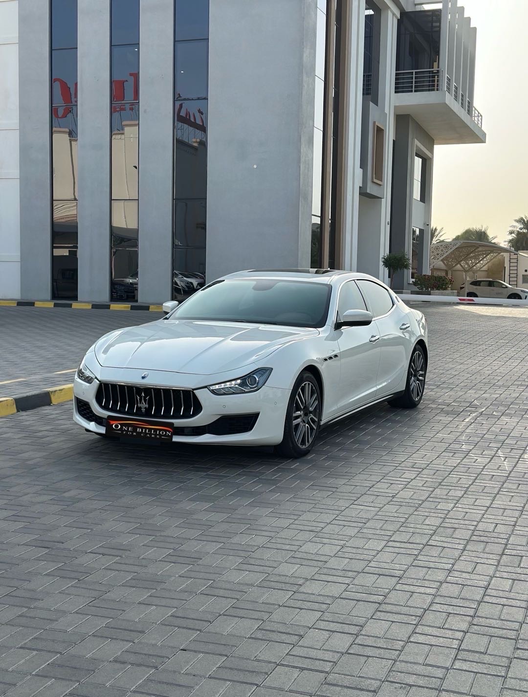 2018 Maserati Ghibli Base thumbnail 8