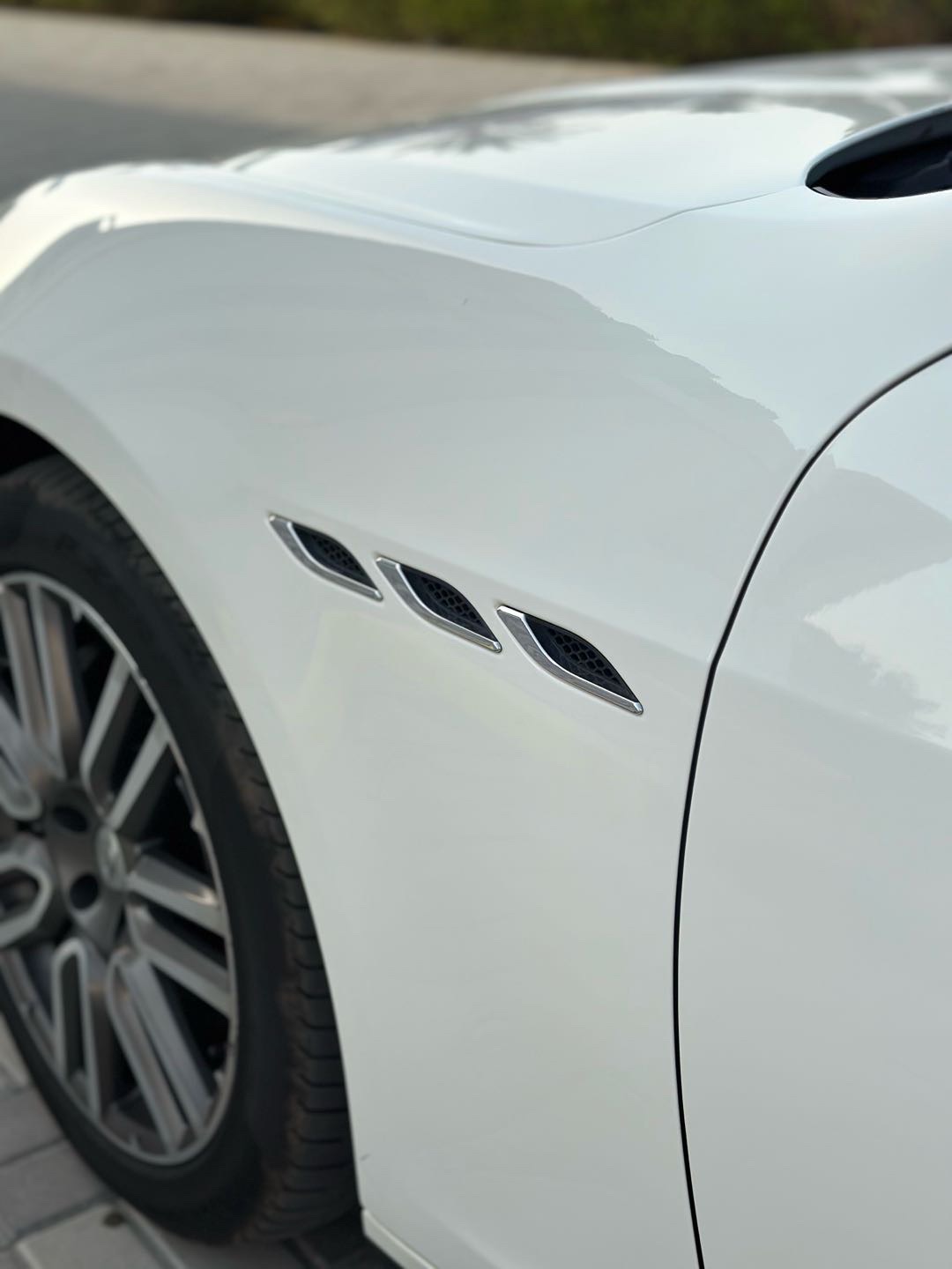 2018 Maserati Ghibli Base thumbnail 11
