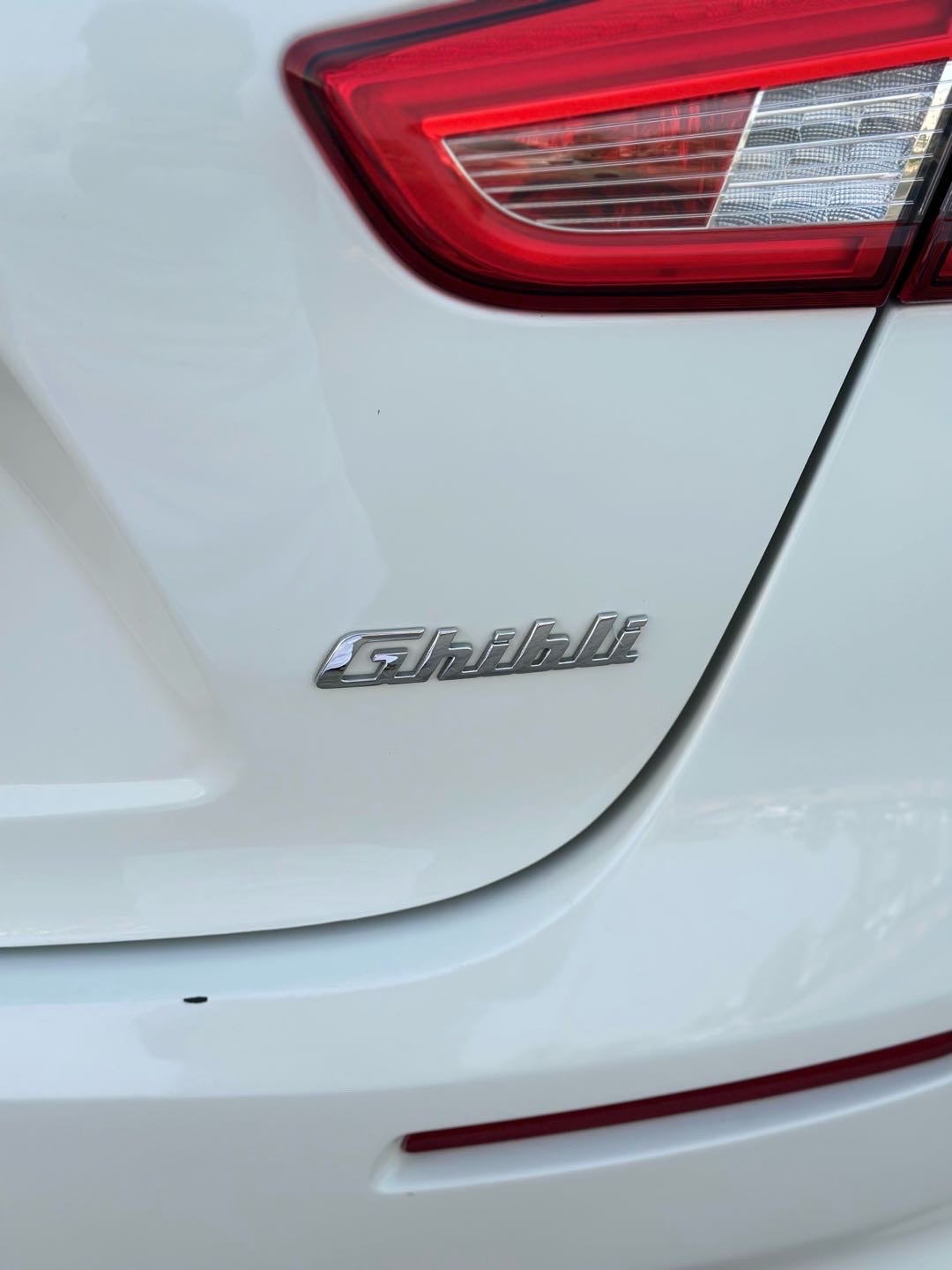2018 Maserati Ghibli Base thumbnail 12