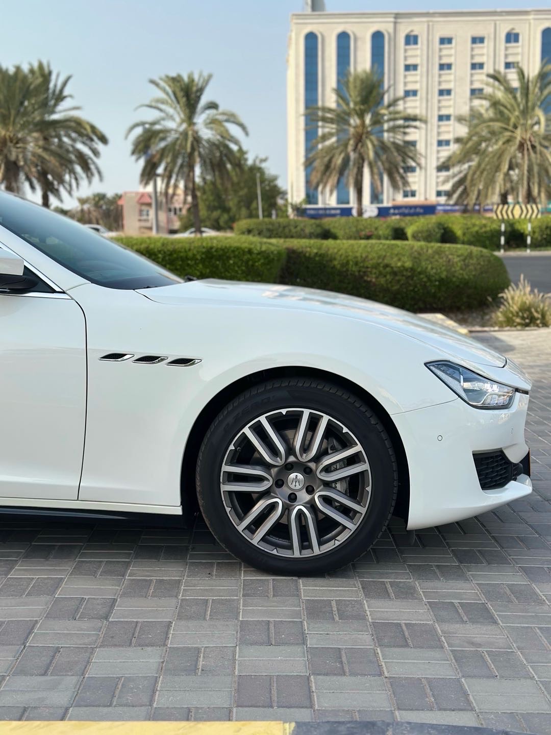 2018 Maserati Ghibli Base thumbnail 15