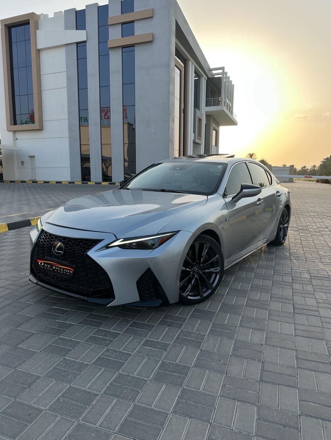 2021 Lexus IS 350 thumbnail 2