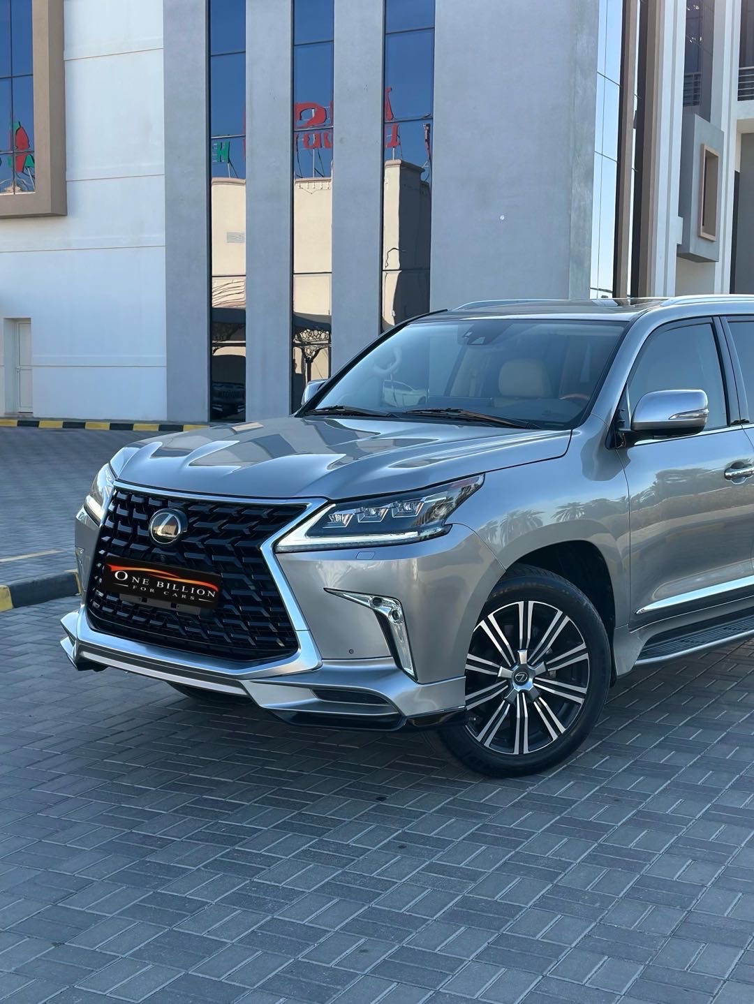 2021 Lexus LX 570 thumbnail 2