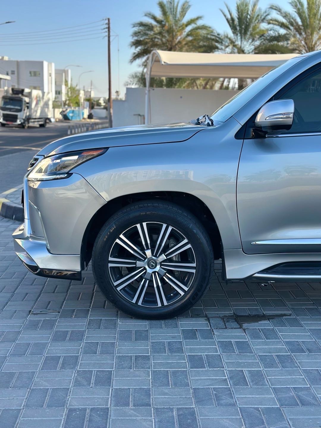 2021 Lexus LX 570 thumbnail 8