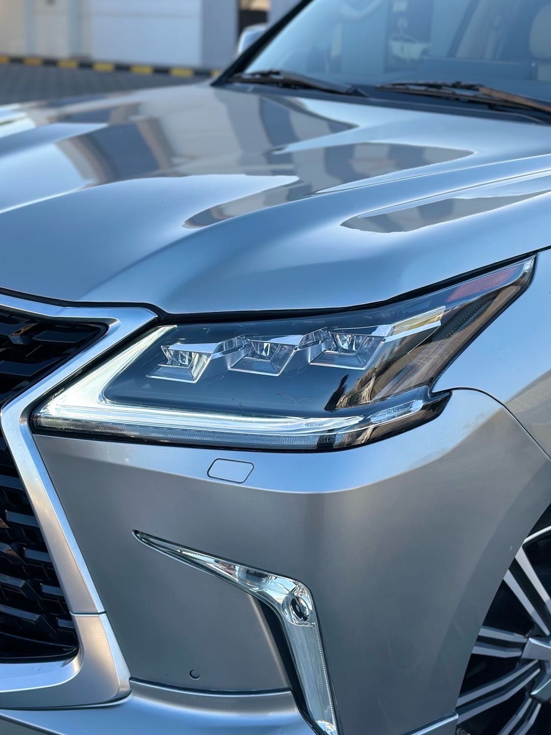 2021 Lexus LX 570 thumbnail 9