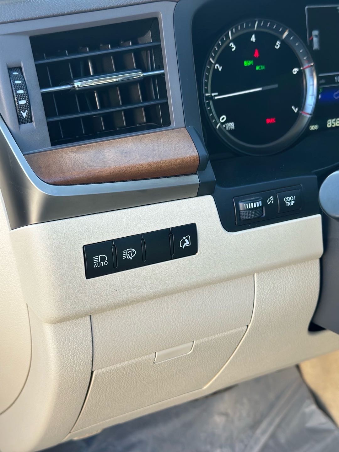 2021 Lexus LX 570 thumbnail 10