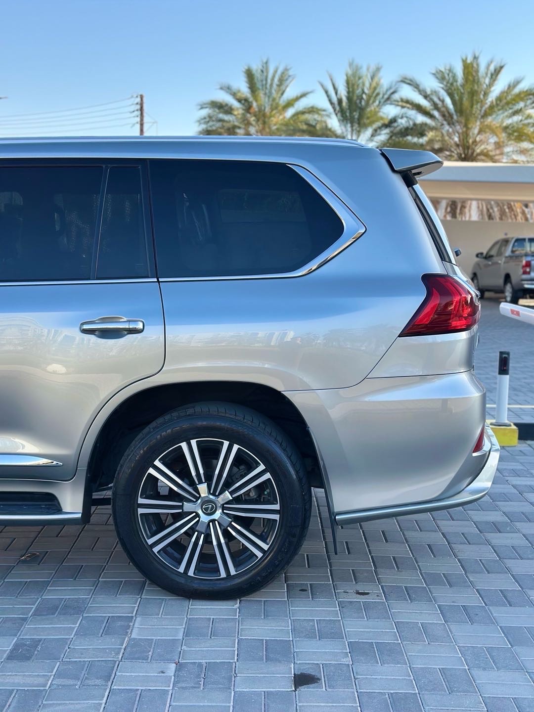 2021 Lexus LX 570 thumbnail 13