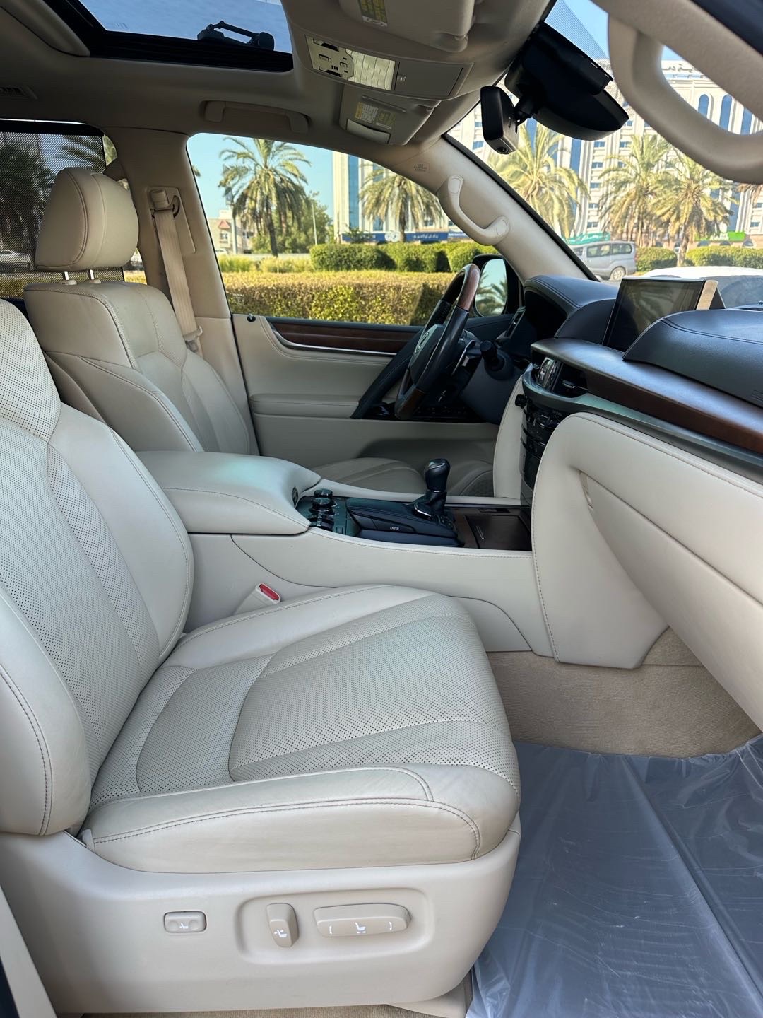 2021 Lexus LX 570 thumbnail 14