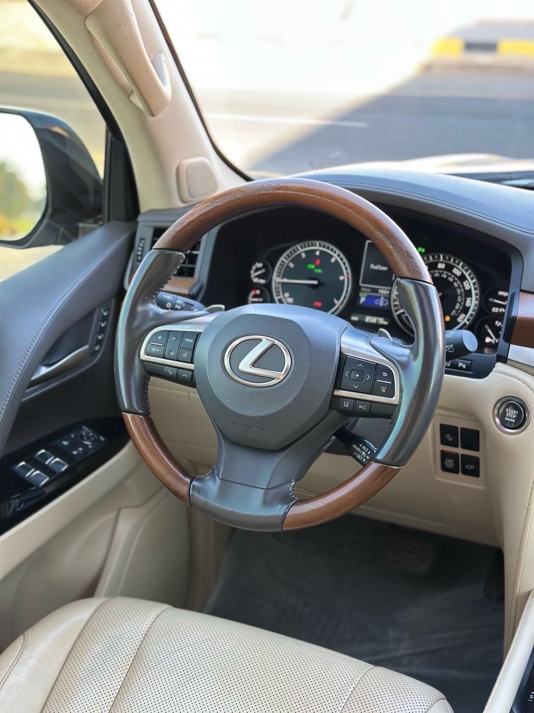 2021 Lexus LX 570 thumbnail 15