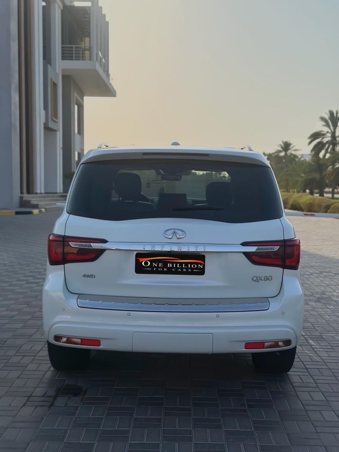 2023 Infiniti QX80 Luxe thumbnail 5