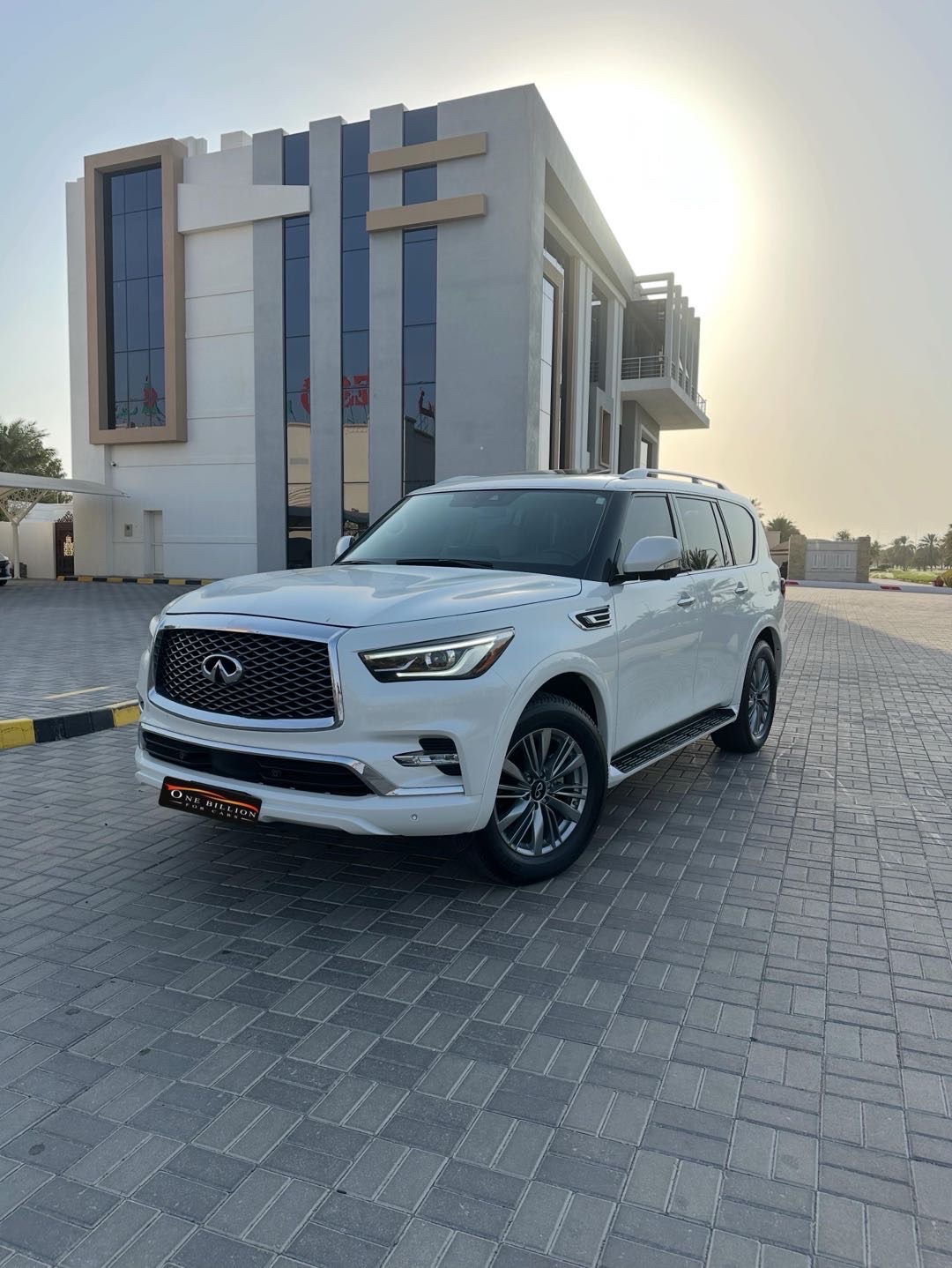 2023 Infiniti QX80 Luxe thumbnail 6