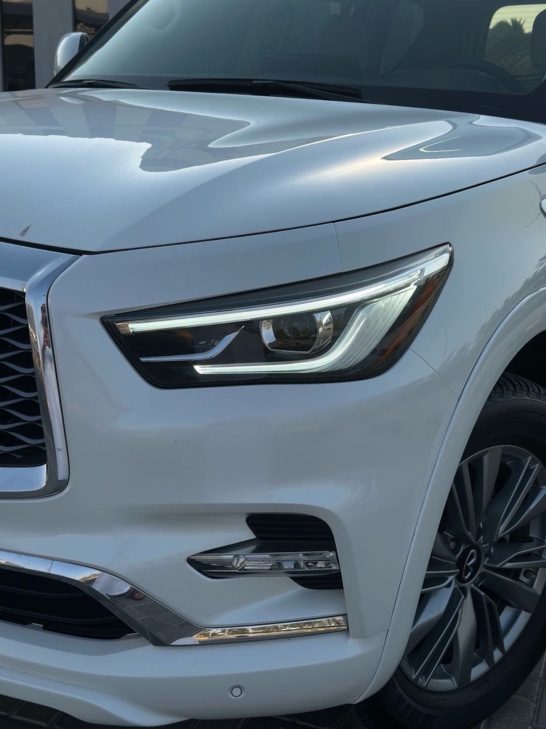 2023 Infiniti QX80 Luxe thumbnail 8