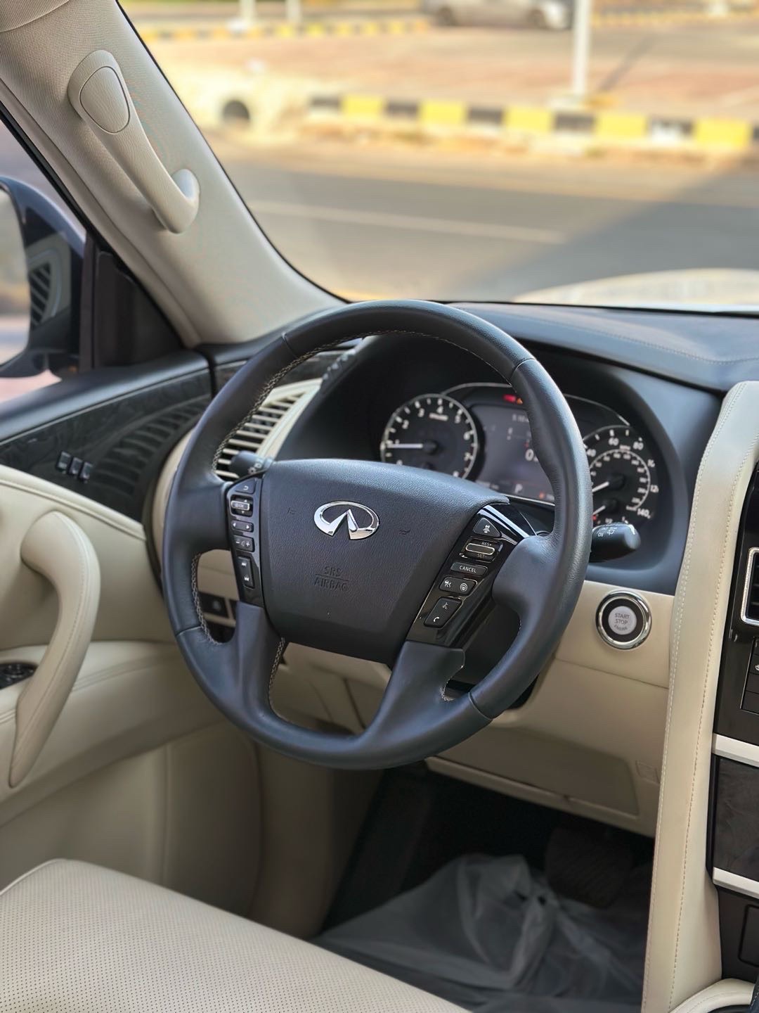 2023 Infiniti QX80 Luxe thumbnail 10