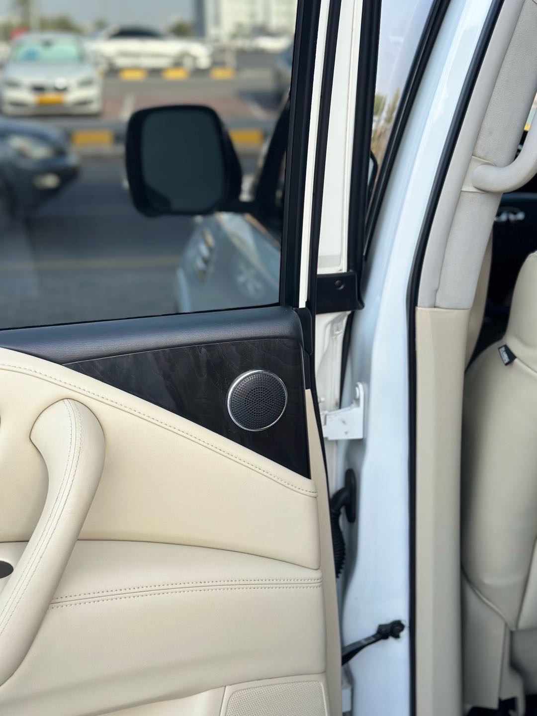 2023 Infiniti QX80 Luxe thumbnail 11