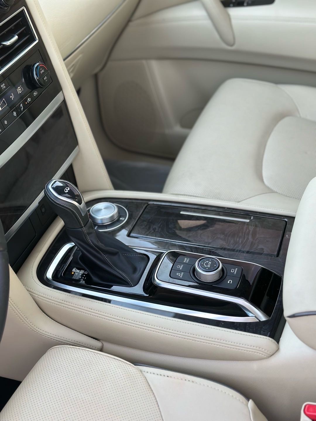 2023 Infiniti QX80 Luxe thumbnail 12