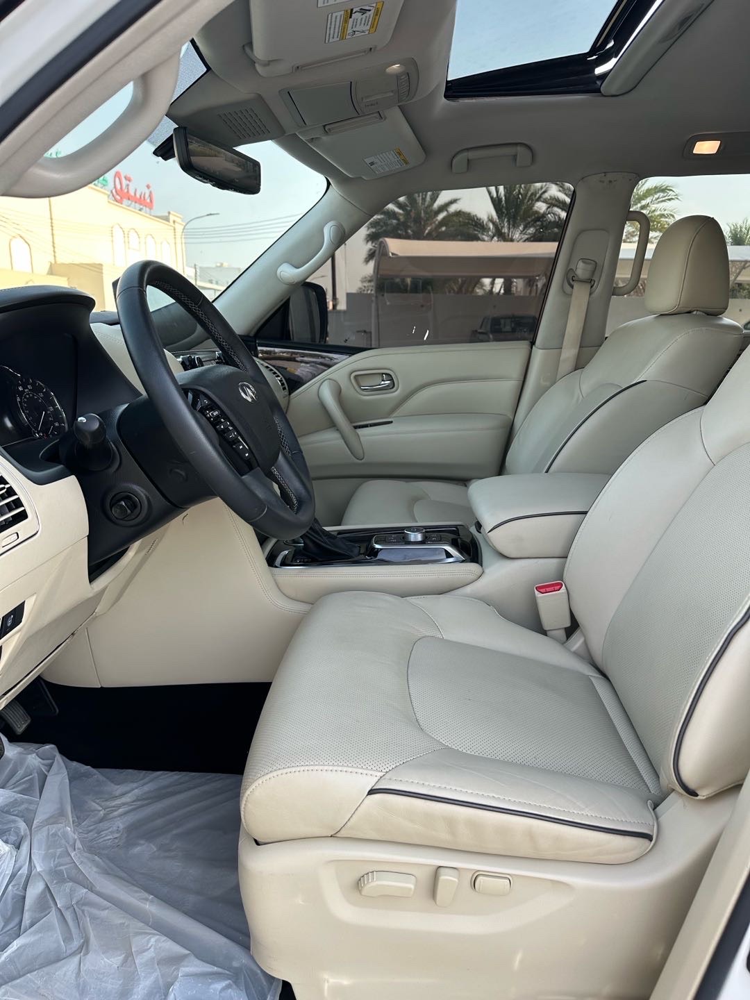 2023 Infiniti QX80 Luxe thumbnail 16