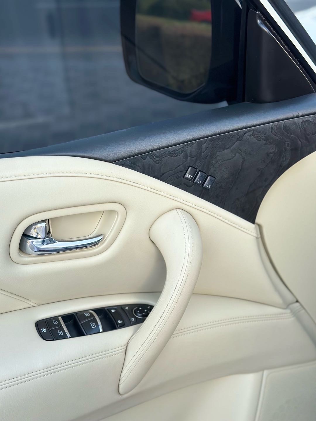 2023 Infiniti QX80 Luxe thumbnail 17