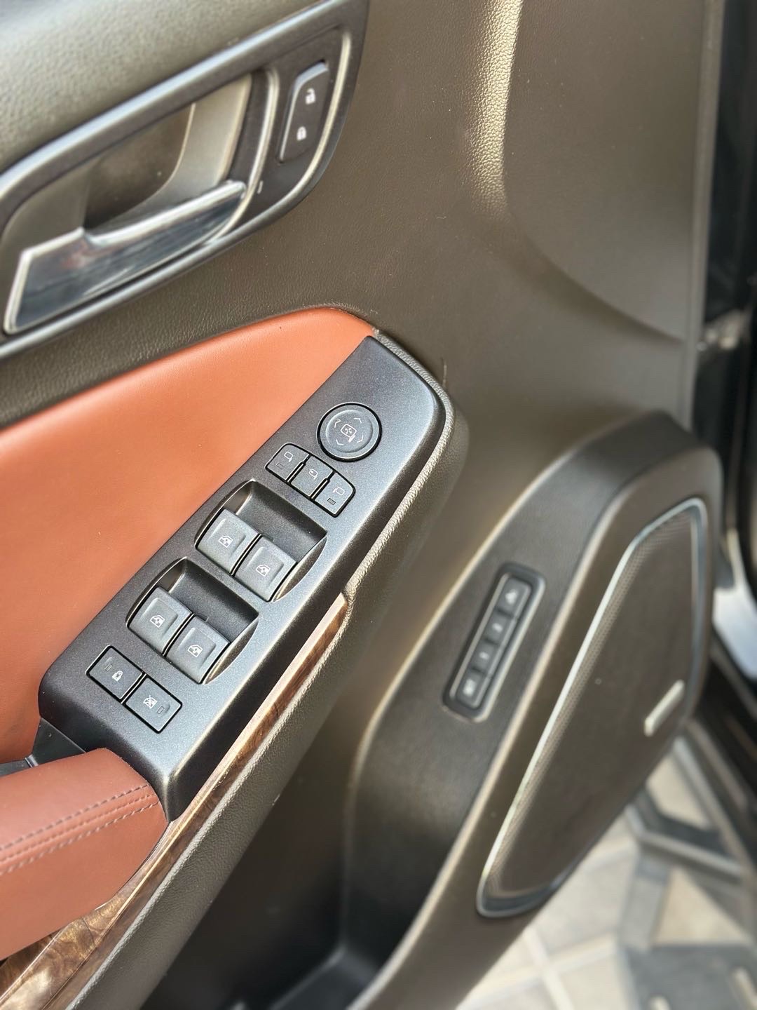 2018 Chevrolet Tahoe LS thumbnail 13