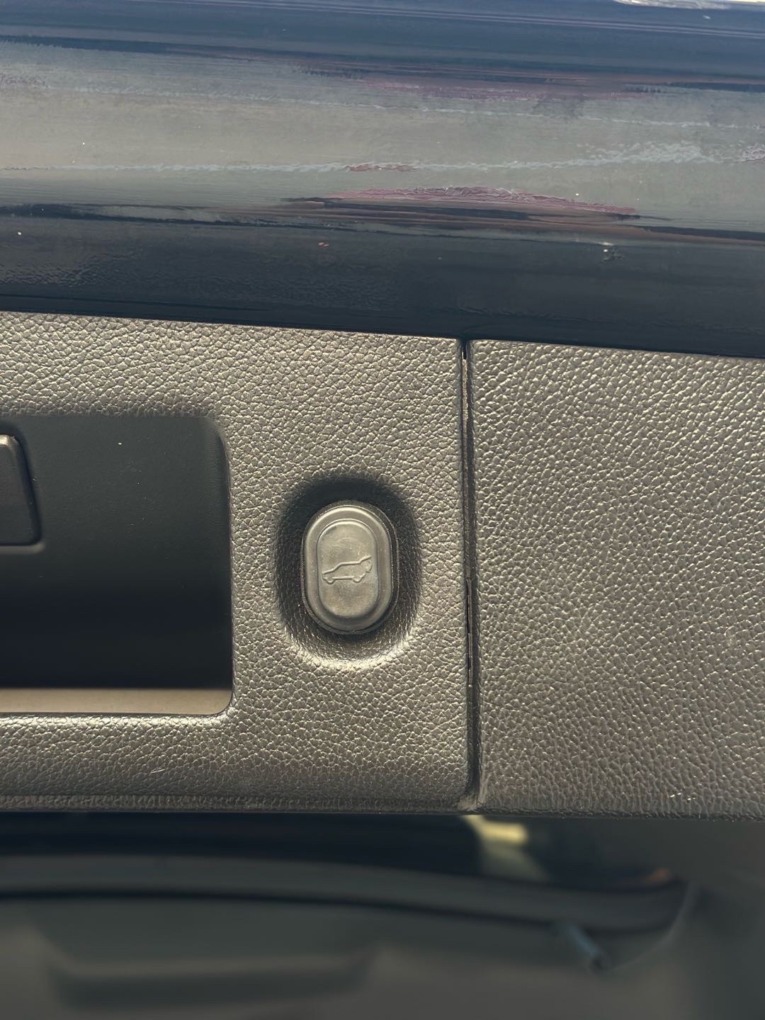 2018 Chevrolet Tahoe LS thumbnail 15