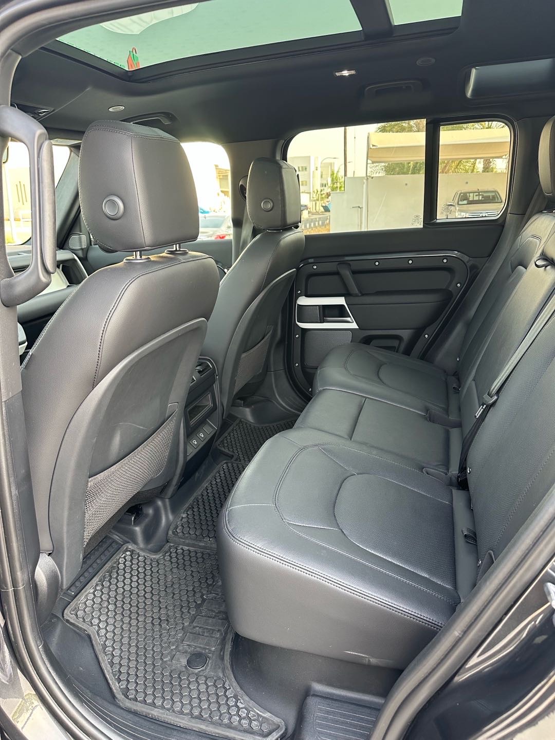 2024 Land Rover Defender 110 X thumbnail 11