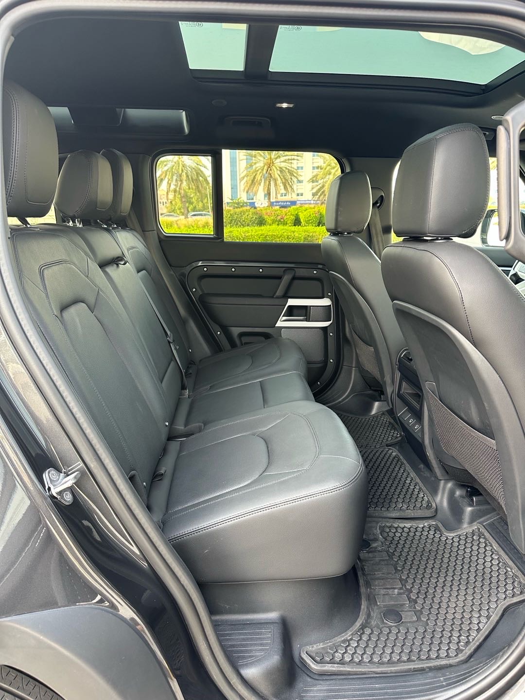 2024 Land Rover Defender 110 X thumbnail 13