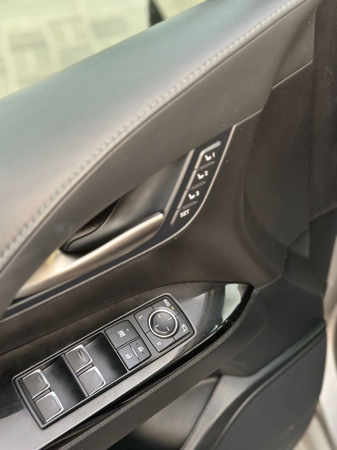 2019 Lexus LX 570 thumbnail 6