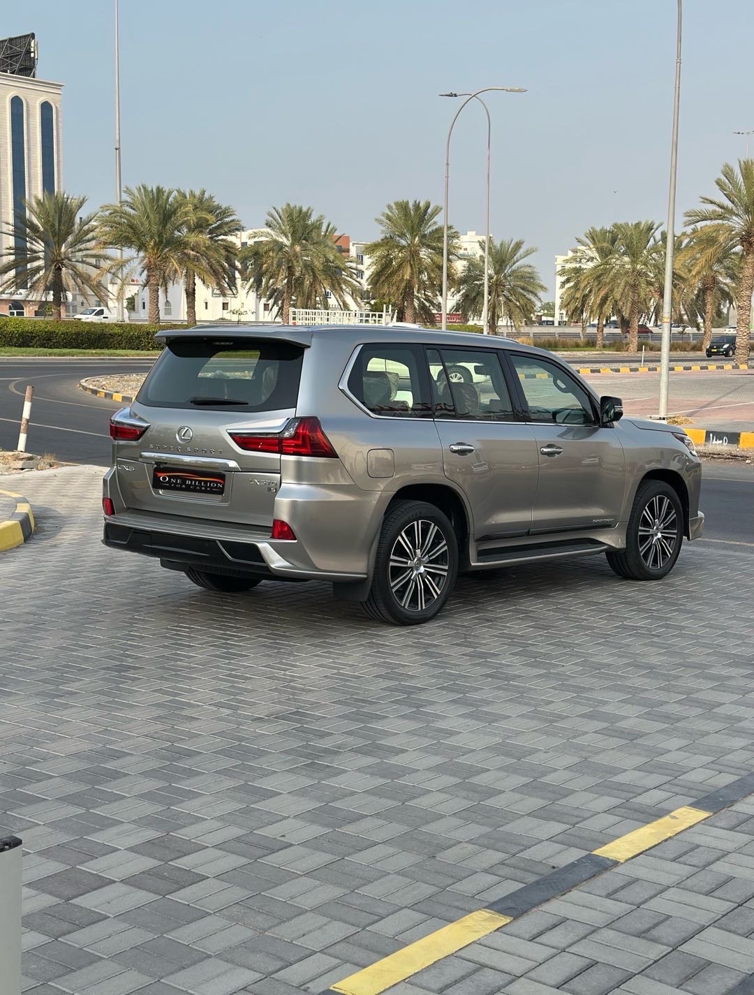 2019 Lexus LX 570 thumbnail 7