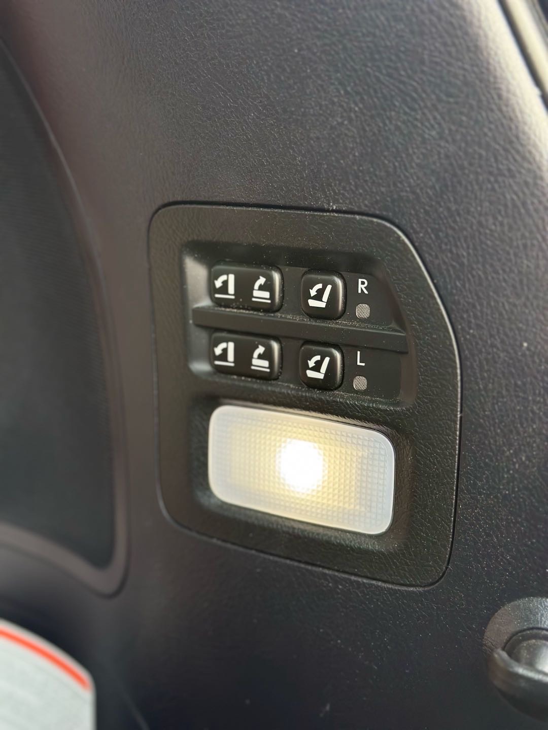 2019 Lexus LX 570 thumbnail 16