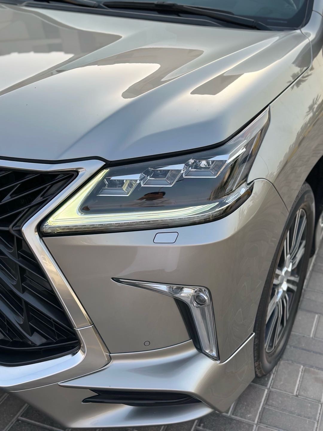 2019 Lexus LX 570 thumbnail 17