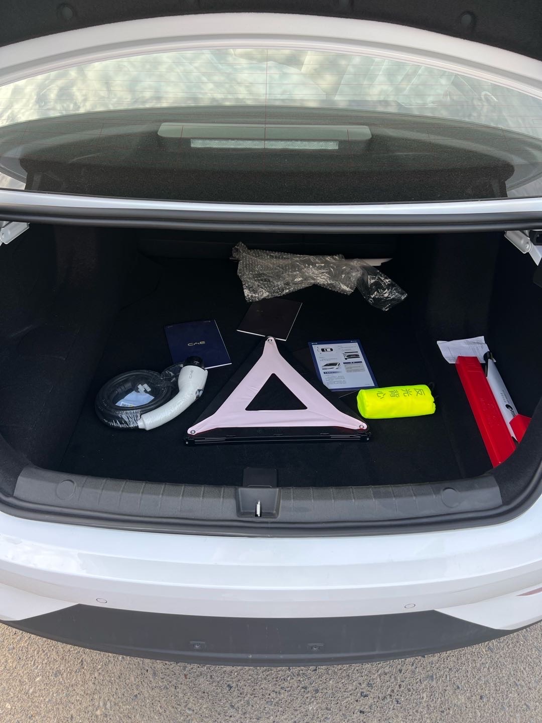 2025 BYD Tshen Premium thumbnail 16